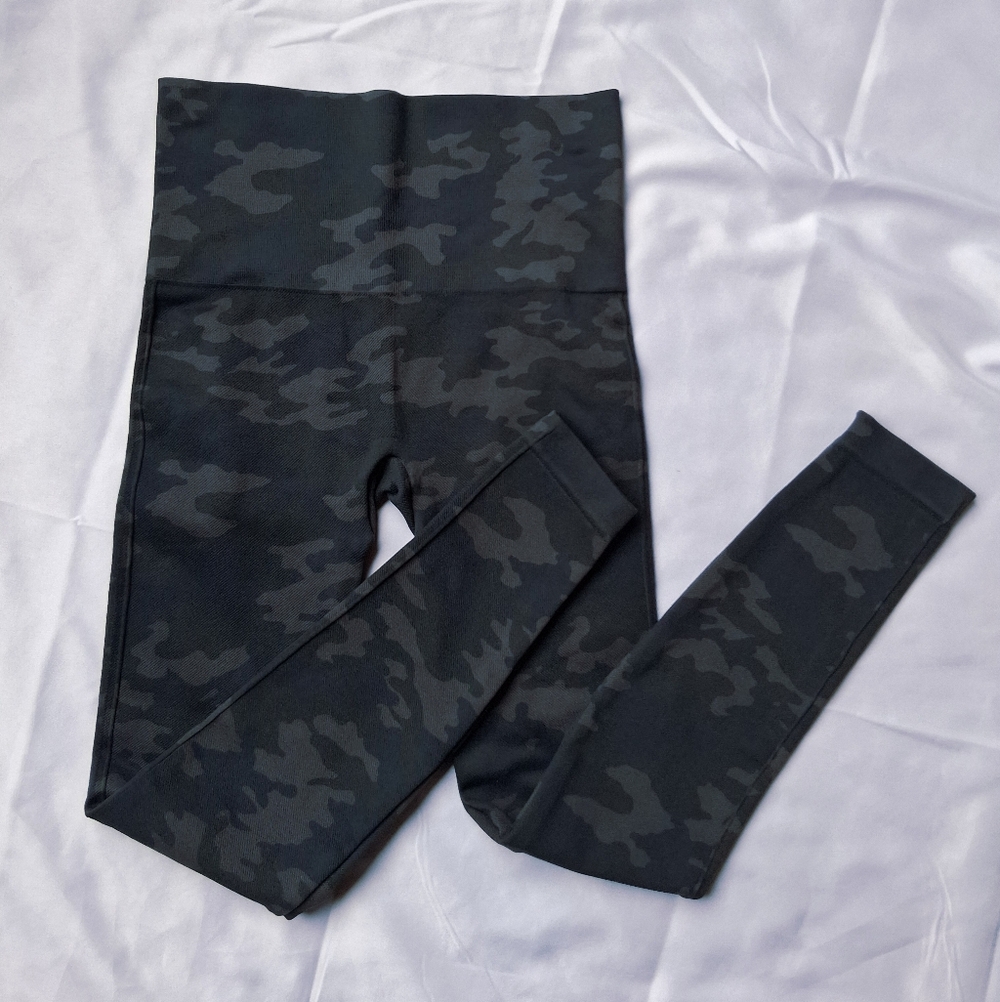 SPANX Green Camo Leggins Size S